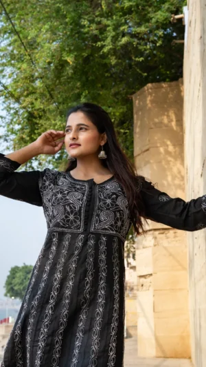 Kaari Kala Chikankari Kurta